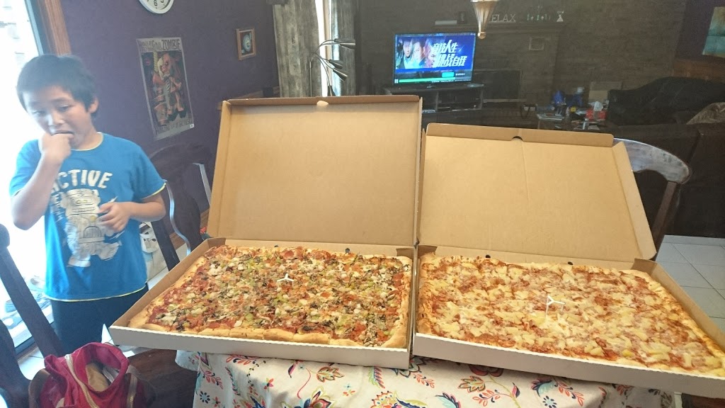 Comos Pizza | 1255 Grand Marais Rd W, Windsor, ON N9E 1E1, Canada | Phone: (519) 966-4242