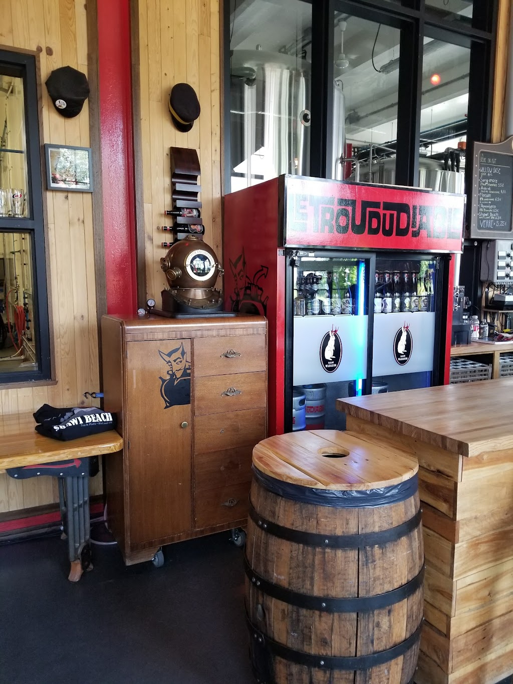 Le Trou du Diable - Brewery / Shop / Salon | 1250 Av. de la Station #300, Shawinigan, QC G9N 1W8, Canada | Phone: (819) 556-6666