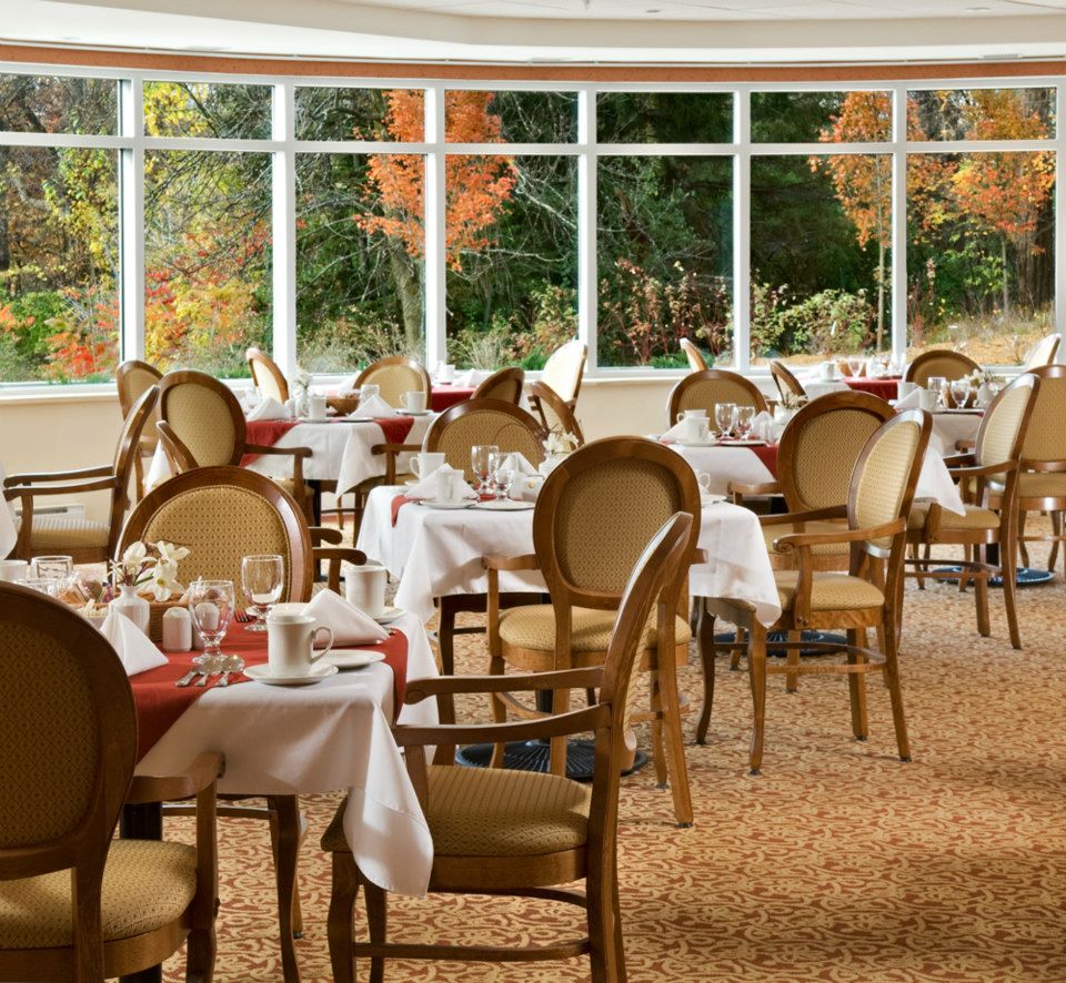 Oakpark Retirement Community | 2 Valour Dr, Ottawa, ON K1G 3T5, Canada | Phone: (613) 260-7144