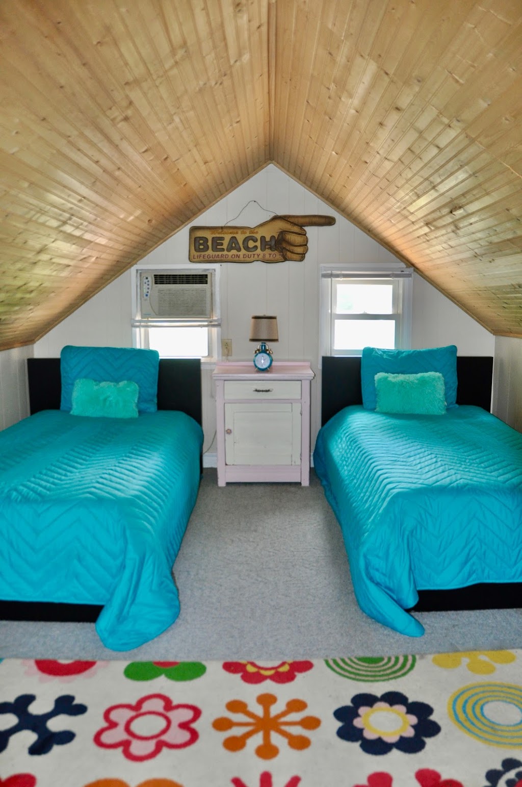 Sunnyside Cottage Rental, Grand Bend | 28 Woodward Ave, Grand Bend, ON N0M 1T0, Canada | Phone: (905) 464-8778