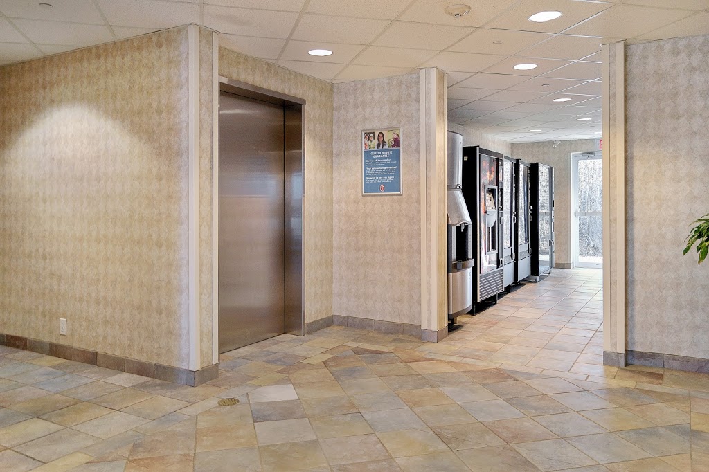 Motel 6 Peterborough, ON | 133 Lansdowne St E, Peterborough, ON K9J 7P7, Canada | Phone: (705) 748-0550