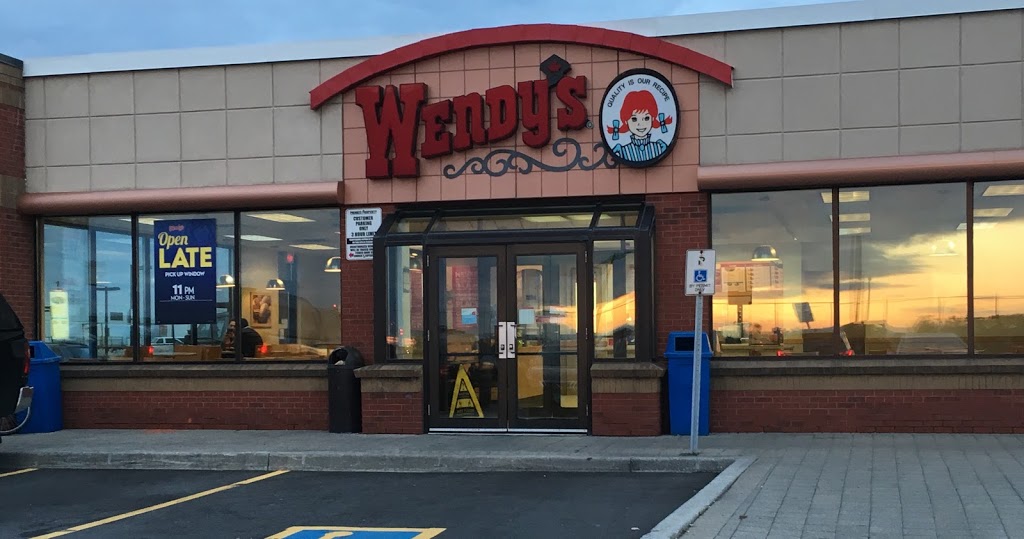 Wendys | 6585 Airport Rd, Mississauga, ON L4V 1E5, Canada | Phone: (905) 678-7846