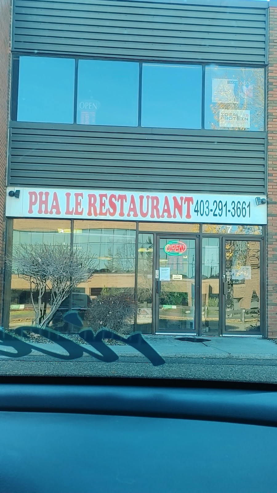 Pha Le Restaurant | 2115 27 Ave NE, Calgary, AB T2E 7E4, Canada | Phone: (403) 291-3661