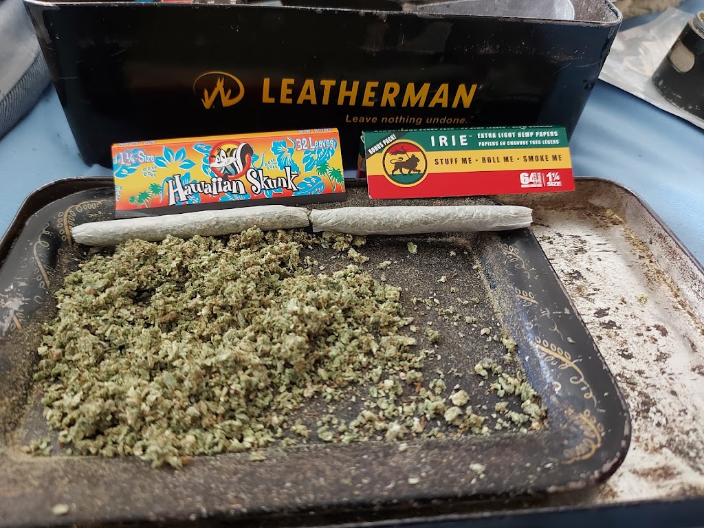 Songhees Cannabis S + S | 1502 Admirals Rd, Victoria, BC V9A 2R1, Canada | Phone: (250) 590-4909