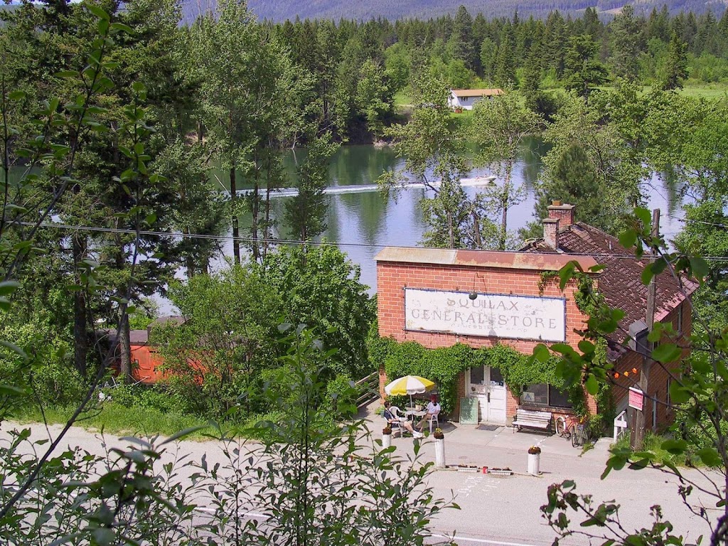 HI-Shuswap Lake, Squilax General Store and Hostel | 229 Trans-Canada Hwy, Chase, BC V0E 1M1, Canada | Phone: (250) 675-2977