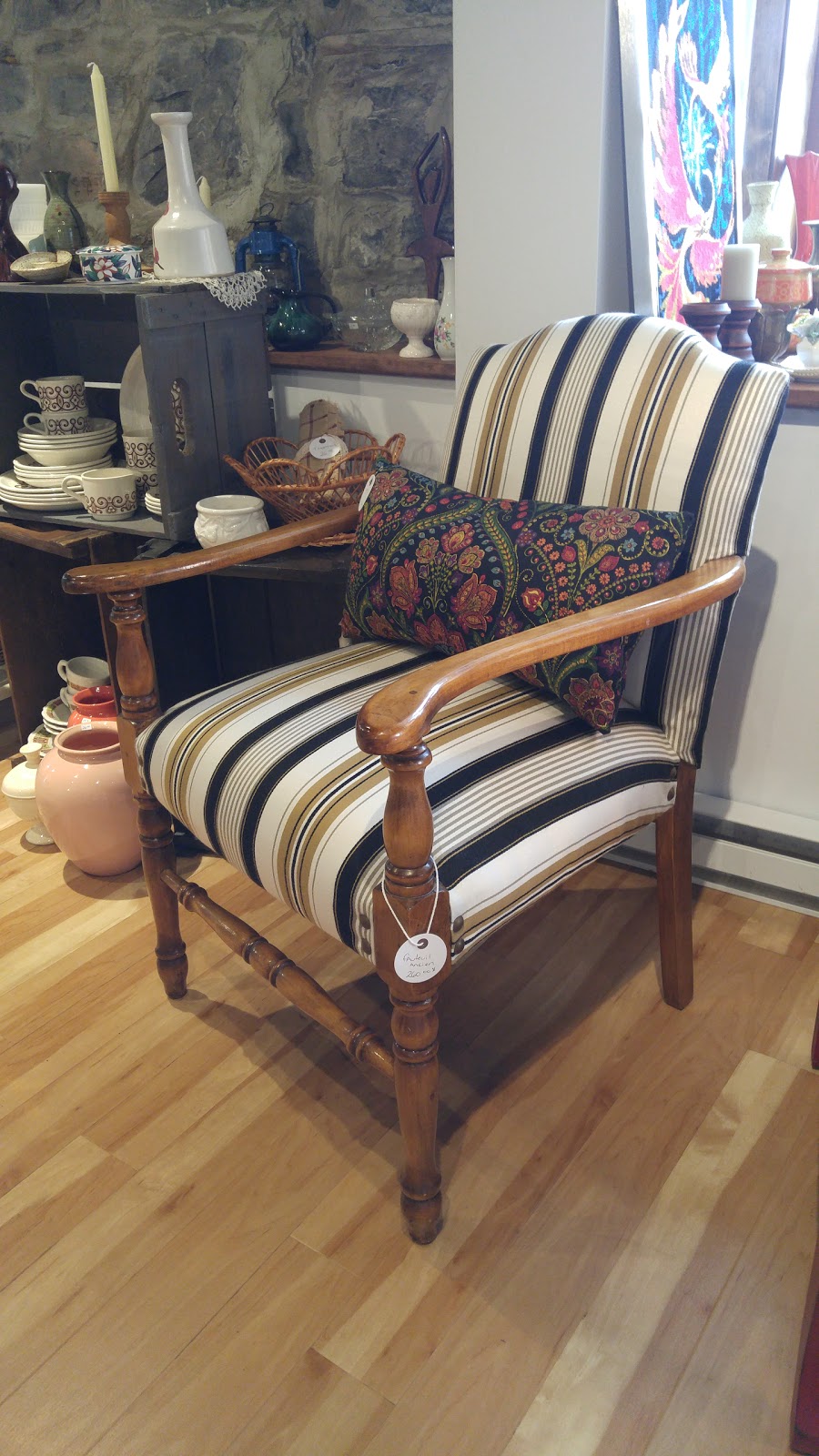 Collage Déco et trouvailles | 598 Rue Saint-Jean, Québec, QC G1R 3M4, Canada | Phone: (581) 998-5715