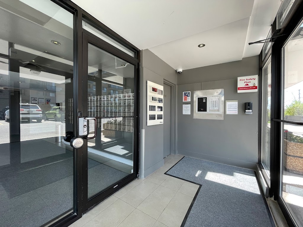 Centennial Towers | 150 Darling St, Brantford, ON N3T 6A7, Canada | Phone: (519) 770-4998