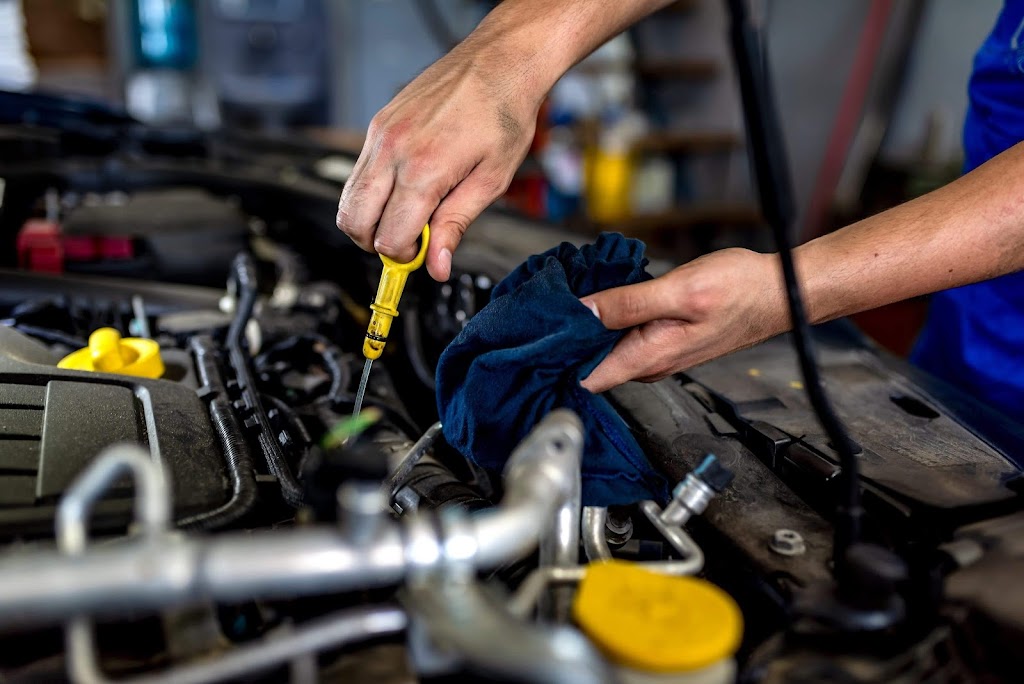 Kincardine Quick Lube | 190 Queen St, Kincardine, ON N2Z 2S9, Canada | Phone: (519) 396-9115