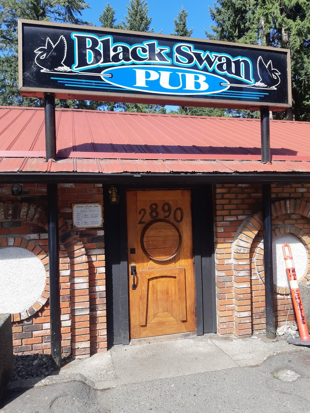 Black Swan Pub & Liquor Store | 2890 Shawnigan Lake Rd, Shawnigan Lake, BC V0R 2W0, Canada | Phone: (250) 743-5133