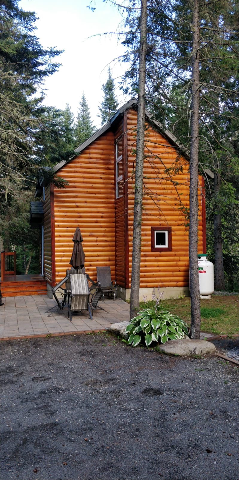 chalets aux trois petit cochon | 256 rang 4 centre, Route du Rang 4, Saint-Hilarion, QC G0A 1L0, Canada | Phone: (418) 435-7403