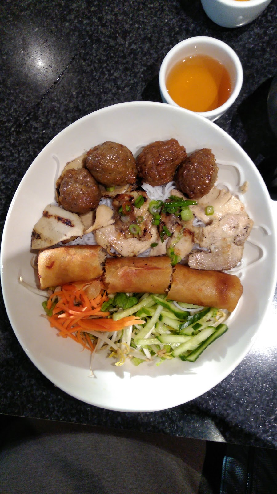 Pho Big Bowl | 2655 Liruma Rd, Mississauga, ON L5K 1Y8, Canada | Phone: (905) 855-8829