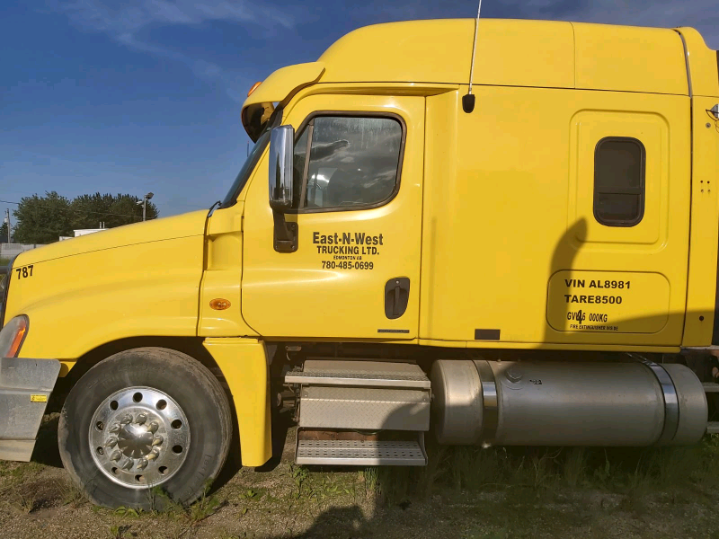 East-N-West Trucking | 3252 18 St NW, Edmonton, AB T6T 0H2, Canada | Phone: (780) 668-3785