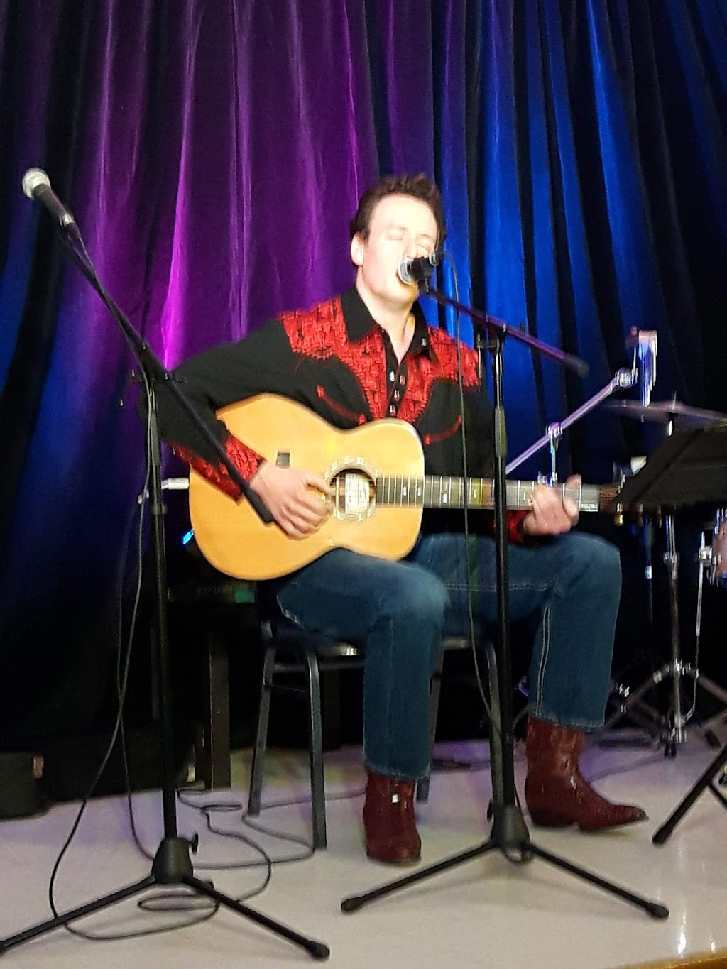 Acoustic blend café | 86 Homewood Ave, Hamilton, ON L8P 2M4, Canada | Phone: (416) 565-9490