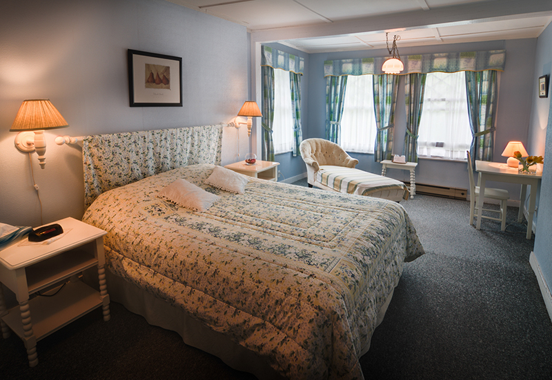 Auberge Les Sources | 8 Rue des Pins, La Malbaie, QC G5A 2S3, Canada | Phone: (418) 665-6952