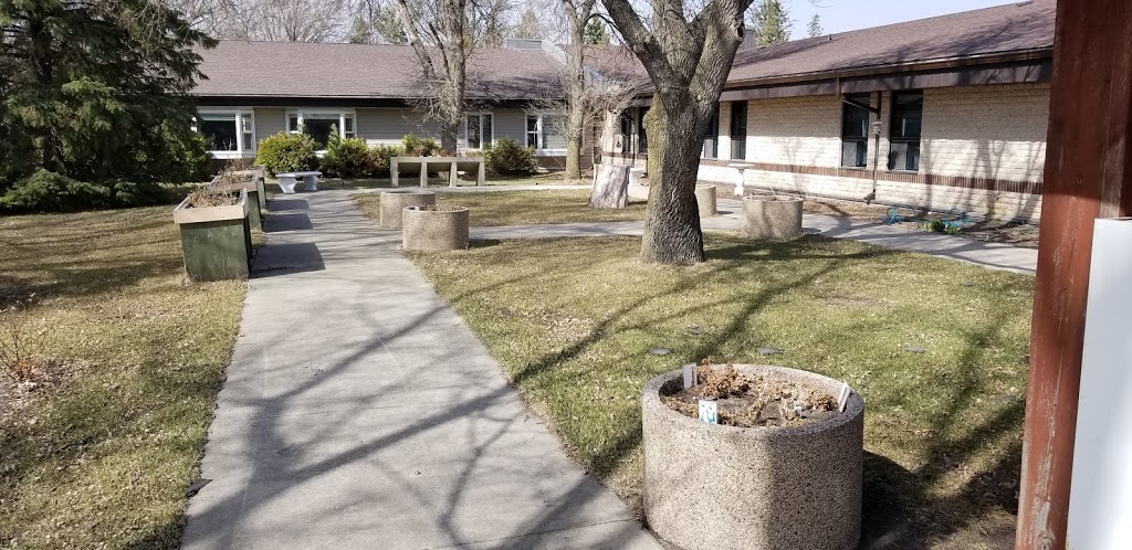 Menno Home | 235 Park St, Grunthal, MB R0A 0R0, Canada | Phone: (204) 434-6496