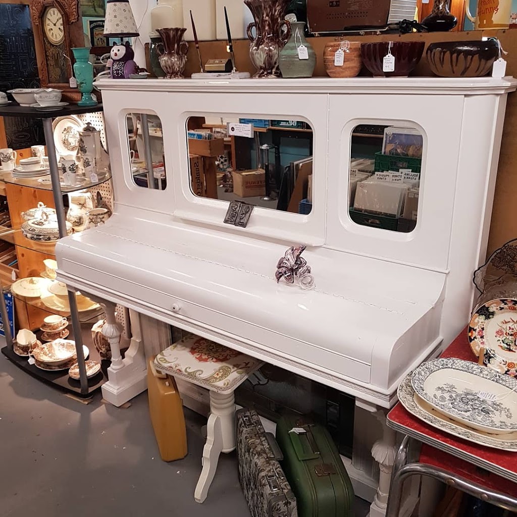Sydney Claire Antiques and Collectibles | 14 King St E, Colborne, ON K0K 1S0, Canada | Phone: (289) 356-4858