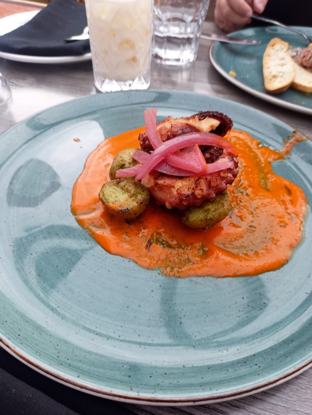 Pura Vida Bistro | 3000 12e Avenue N, Sherbrooke, QC J1H 5H3, Canada | Phone: (819) 566-8686