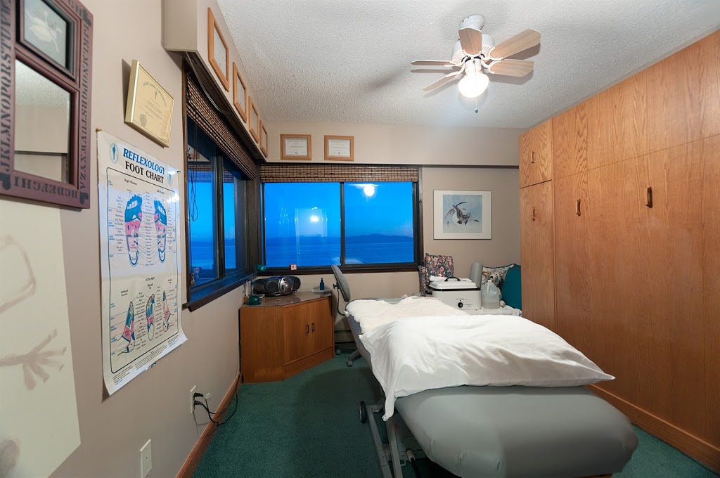 Four Winds Beach House and Spa | 5482 Hill Rd, Sechelt, BC V0N 3A8, Canada | Phone: (604) 885-3144