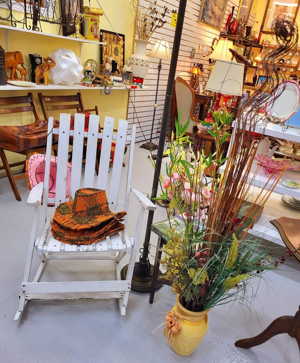 Salisbury Indoor Flea Market | 3138 Main St, Salisbury, NB E4J 2L6, Canada | Phone: (506) 899-0408