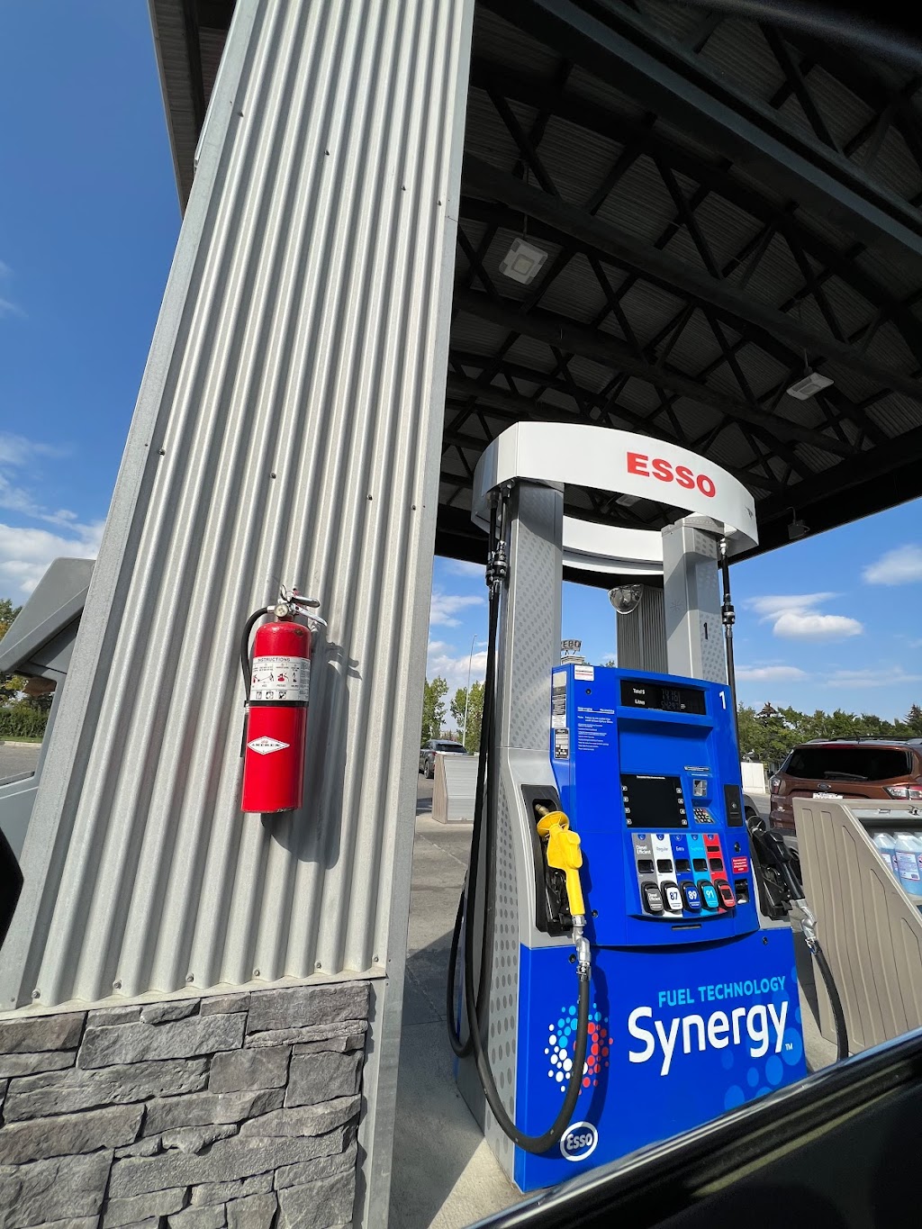 Esso | 11245 Valley Ridge Dr NW, Calgary, AB T3G 5V4, Canada | Phone: (403) 247-7677