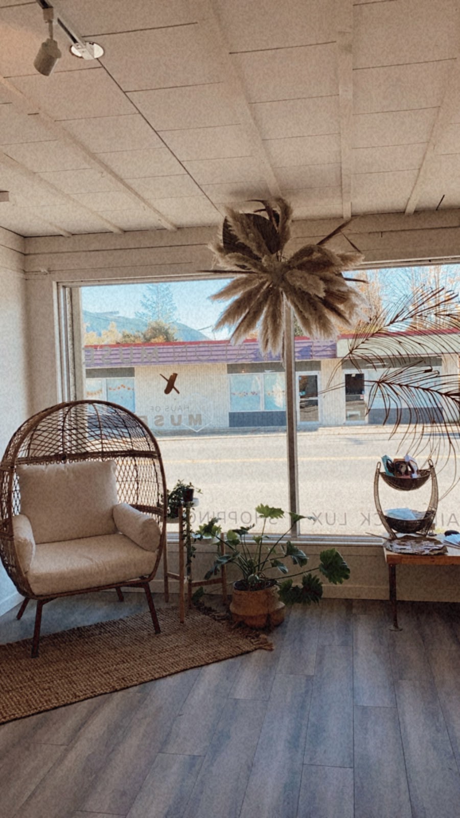 Salon Muse x Haus Of Muse | 87 S Shore Rd, Lake Cowichan, BC V0R 2G0, Canada | Phone: (250) 591-7461