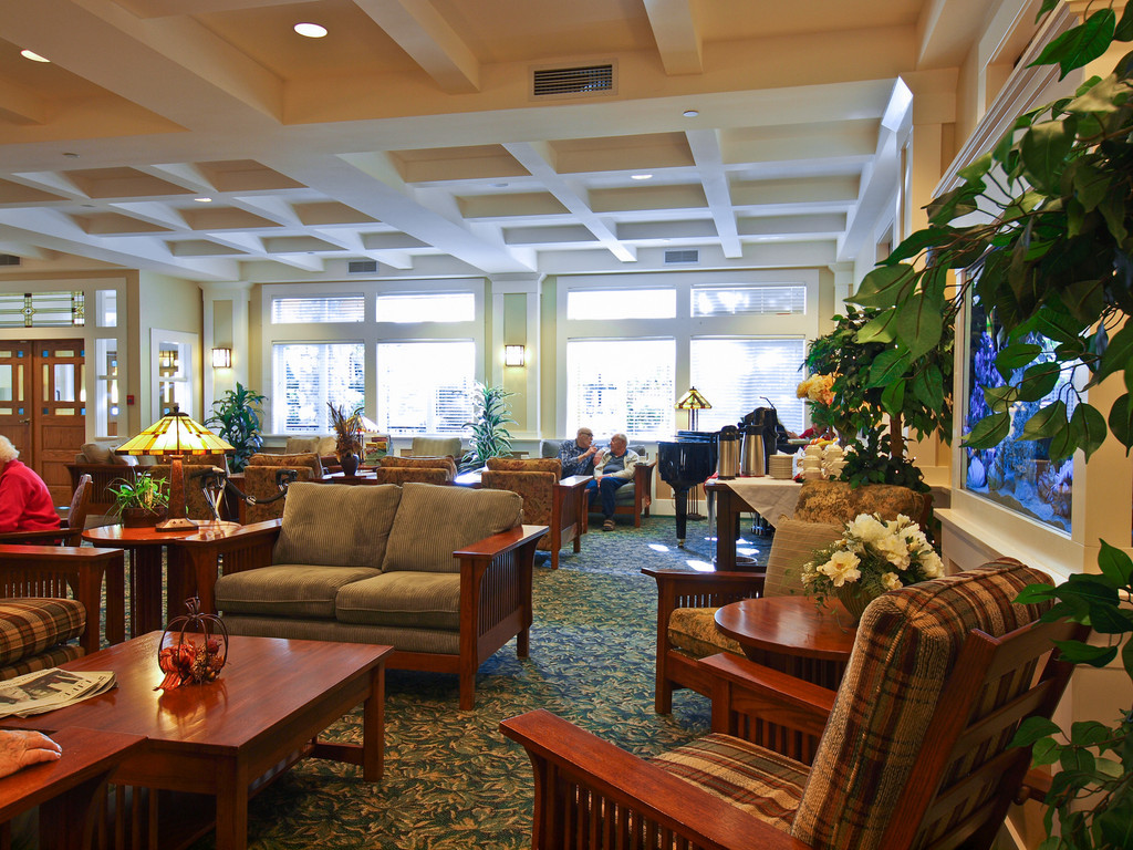 Shannon Oaks-Oak Bay | 2000 Goldsmith St, Victoria, BC V8R 0A2, Canada | Phone: (250) 595-6257