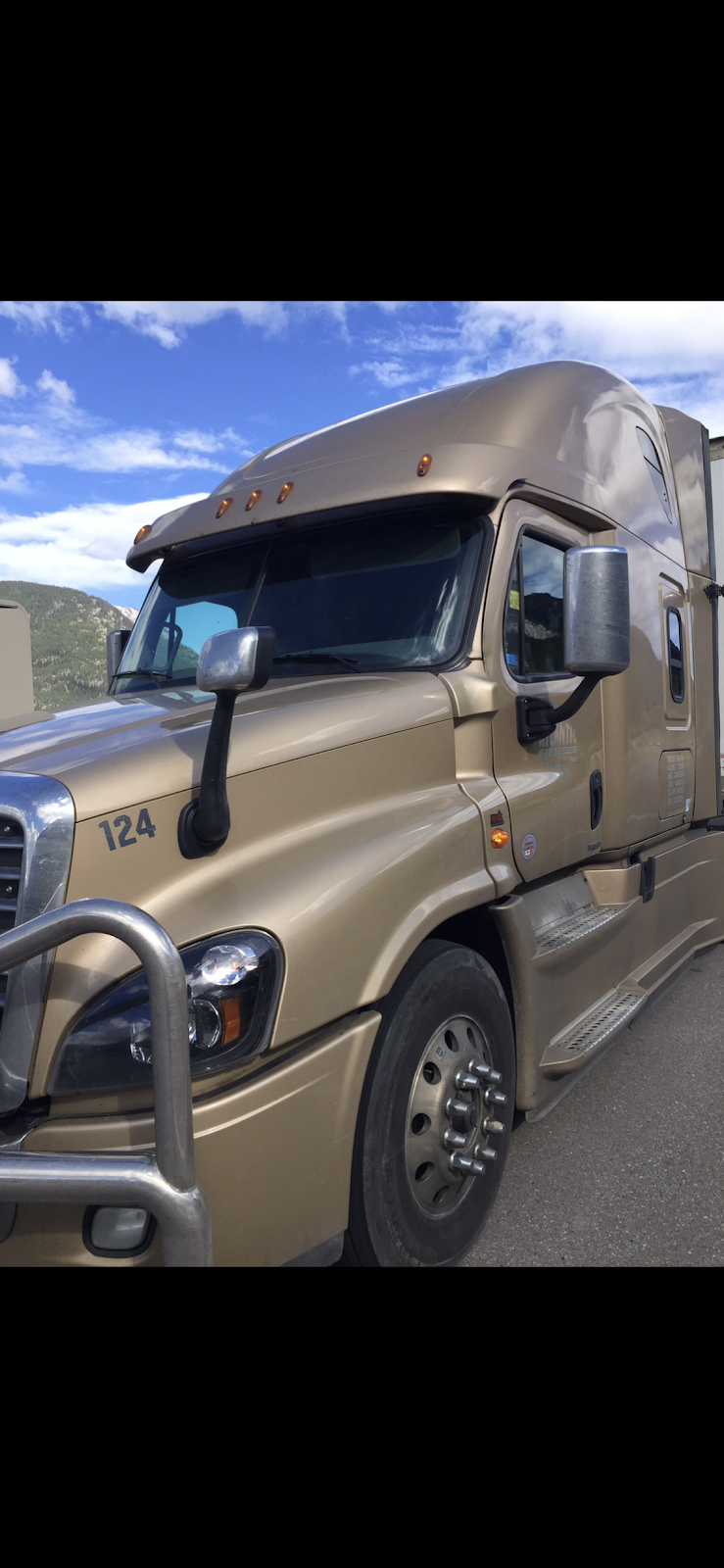 Green Apple Trucklines Ltd | 403 Panatella Square NW, Calgary, AB T3K 0T7, Canada | Phone: (403) 731-2375