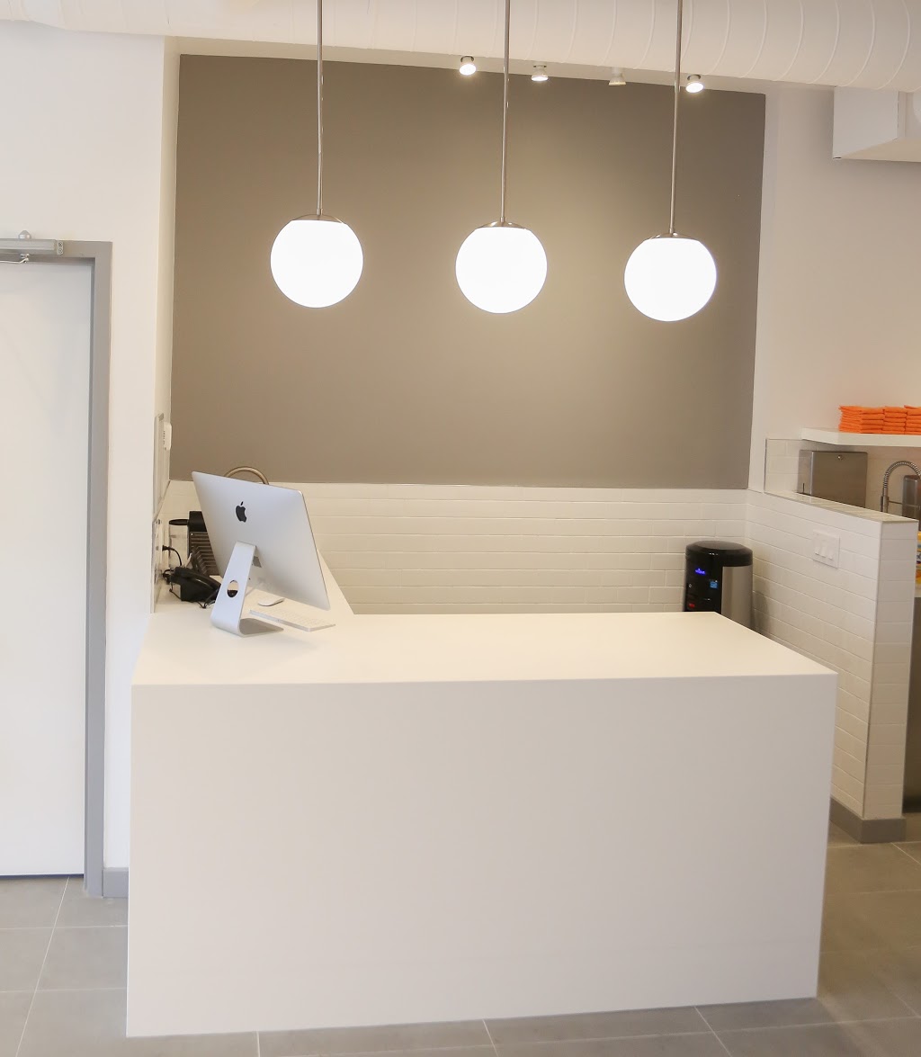 THE TEN SPOT east york | 979 Coxwell Ave, East York, ON M4C 3G4, Canada | Phone: (416) 551-7120