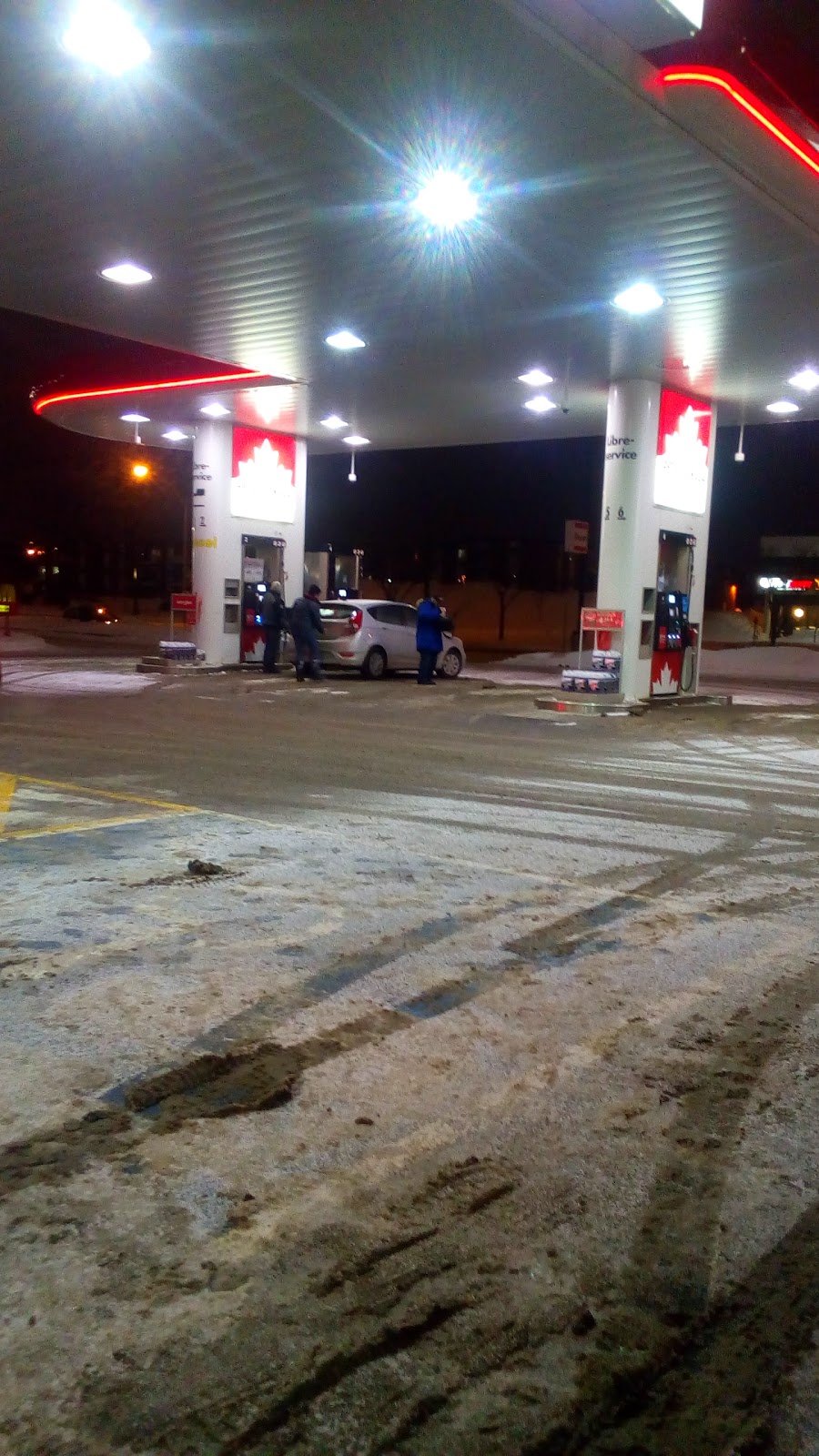 Petro-Canada | 580 Boulevard Wilfrid-Hamel E, Québec, QC G1M 2T3, Canada | Phone: (418) 524-5297