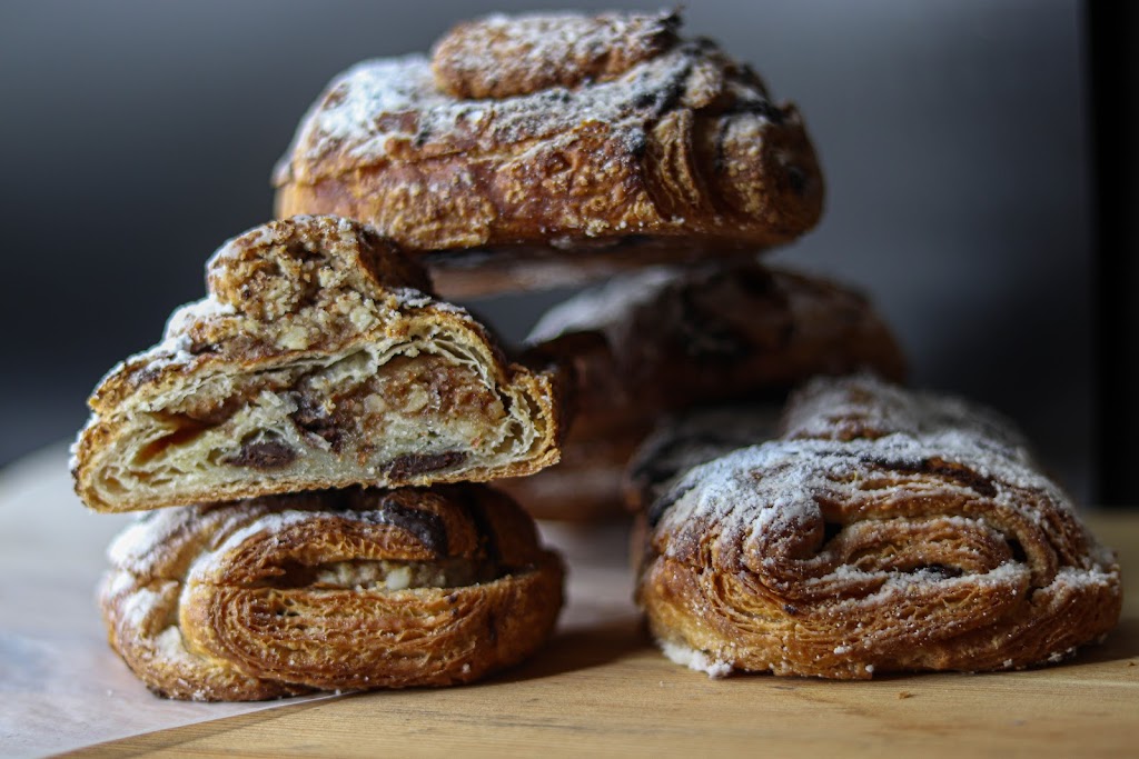 Pâtisserie Samadi et Fils | 5995 Boul Gouin O, Montréal, QC H4J 2P8, Canada | Phone: (514) 315-9572