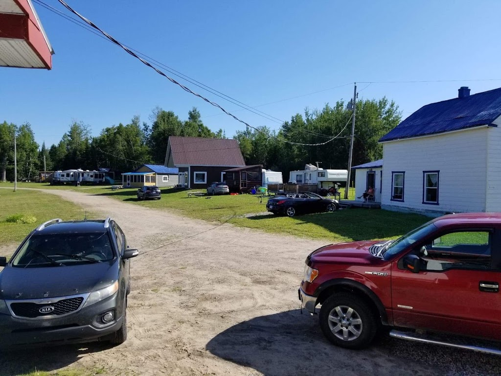 Camping & Pourvoirie Constantineau | 282 Chem. du Tour du Lac, Sainte-Anne-du-Lac, QC J0W 1V0, Canada | Phone: (819) 586-2690