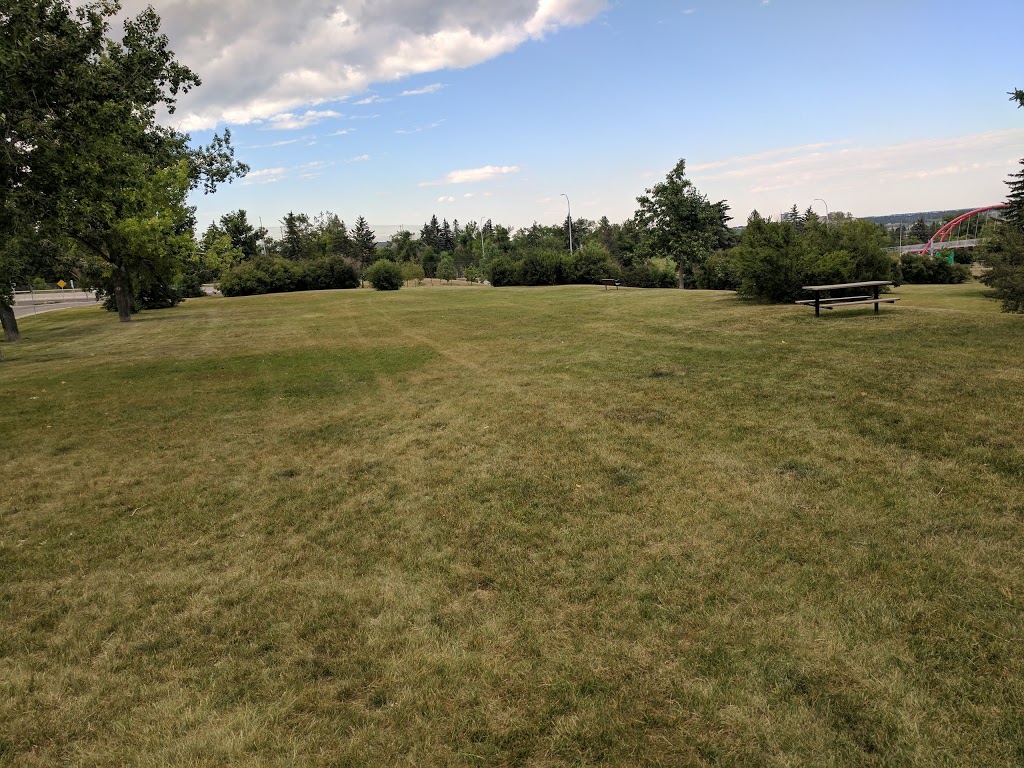 Shaganappi Off Leash Area | 1418 25a St SW, Calgary, AB T3C 1J8, Canada