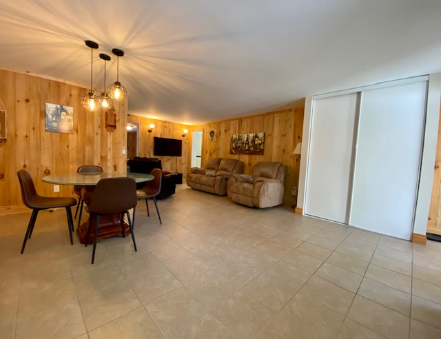 Ottawa Hideaway | 4762B Navan Rd, Ottawa, ON K4B 1H9, Canada | Phone: (613) 805-2666