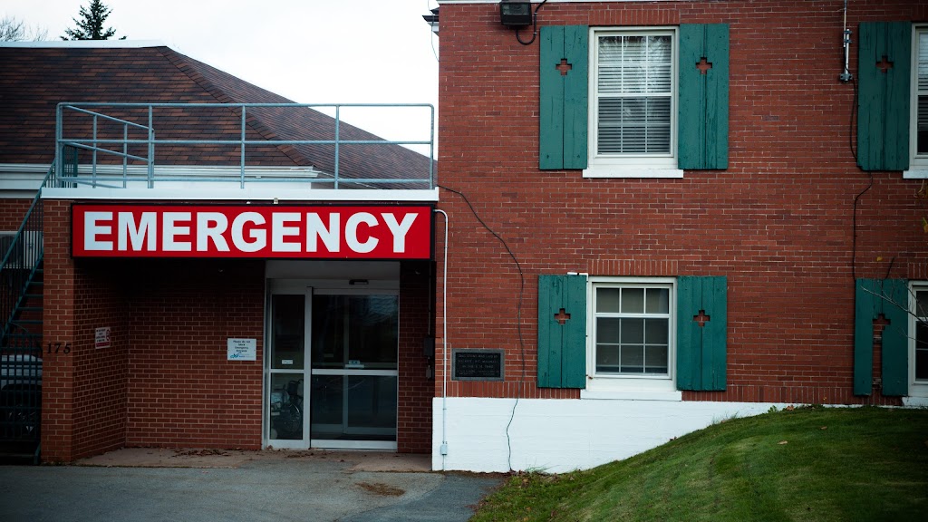 Queens General Hospital | 175 School St, Liverpool, NS B0T 1K0, Canada | Phone: (902) 354-3436