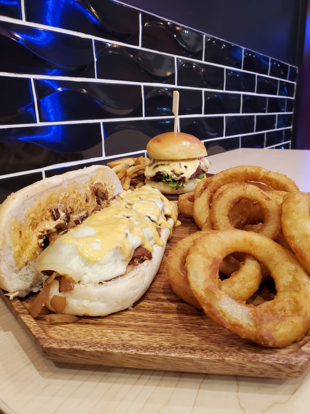 THE BURGER BROS (MISSISSAUGA) | 1059 Dundas St W, Mississauga, ON L5C 1C3, Canada | Phone: (289) 232-2767