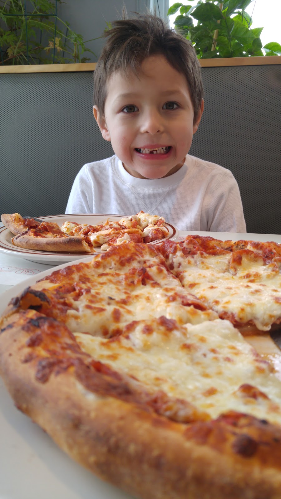 Bayview Restaurant | Kahnawake, QC J0L 1B0, Canada | Phone: (450) 635-5656