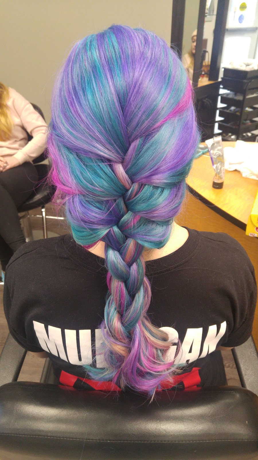 Village Hair Works | 8999 Victoria St, Metcalfe, ON K0A 2P0, Canada | Phone: (613) 821-0917