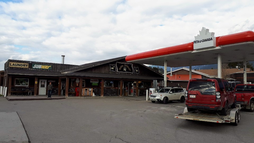 Radium Car Wash | 4929 BC-93, Radium Hot Springs, BC V0A 1M0, Canada | Phone: (250) 347-9988