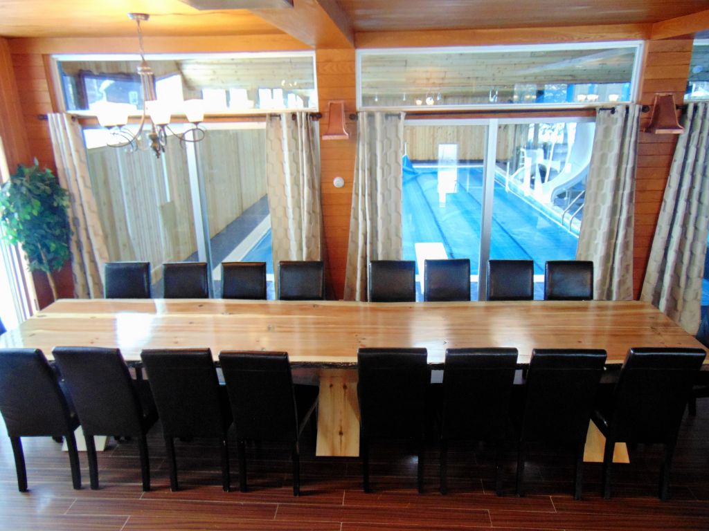 Chalet Le Monarque | 552 Rue de Monseigneur Provencher, Nicolet, QC J3T 1H3, Canada | Phone: (819) 293-5047