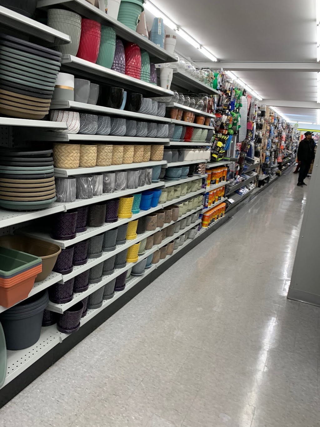 Dollarama | Kipling Plaza, 2141 Kipling Ave, Etobicoke, ON M9W 4K8, Canada | Phone: (416) 741-8158