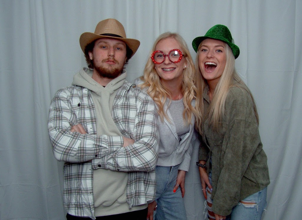 North Simcoe Photo Booth Co. | 72 Jephson St, Victoria Harbour, ON L0K 2A0, Canada | Phone: (705) 543-9468
