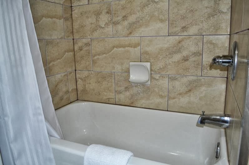 Maples Motel | 107 Neywash St, Orillia, ON L3V 1X6, Canada | Phone: (705) 326-3561