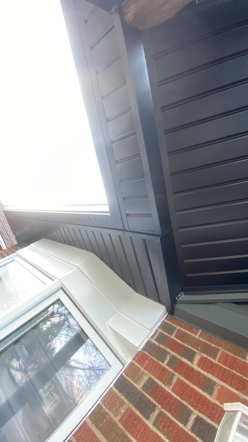 Custom Contracting Eavestrough Repair Grimsby | 42 Driftwood Ct, Grimsby, ON L3M 4Y1, Canada | Phone: (289) 276-5981
