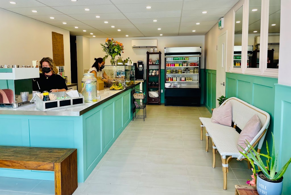 Café CoCo & Bean | 445 Bd Beaconsfield, Beaconsfield, QC H9W 4C2, Canada | Phone: (514) 505-2326