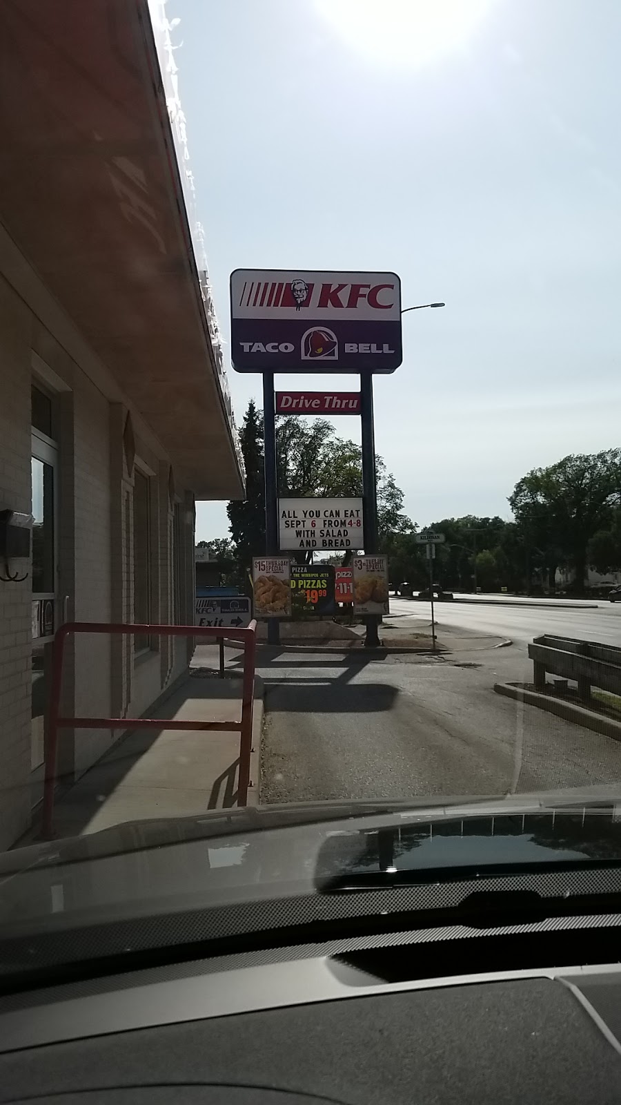 KFC | 679 Henderson Hwy, Winnipeg, MB R2K 2J7, Canada | Phone: (204) 987-8206