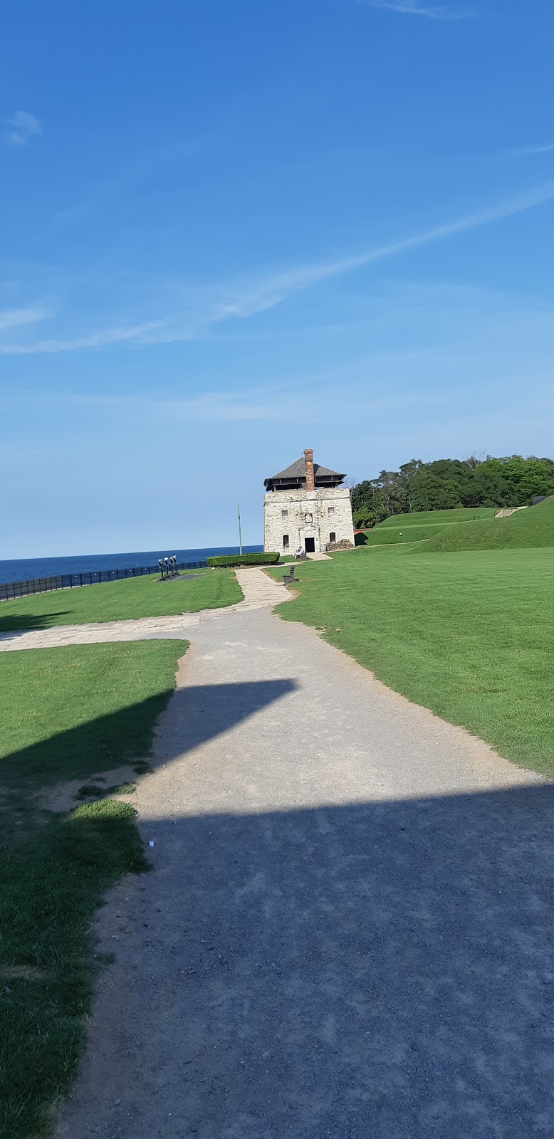 Niagara River Rock | 3850 Niagara Pkwy, Niagara Falls, ON L2E 3E8, Canada
