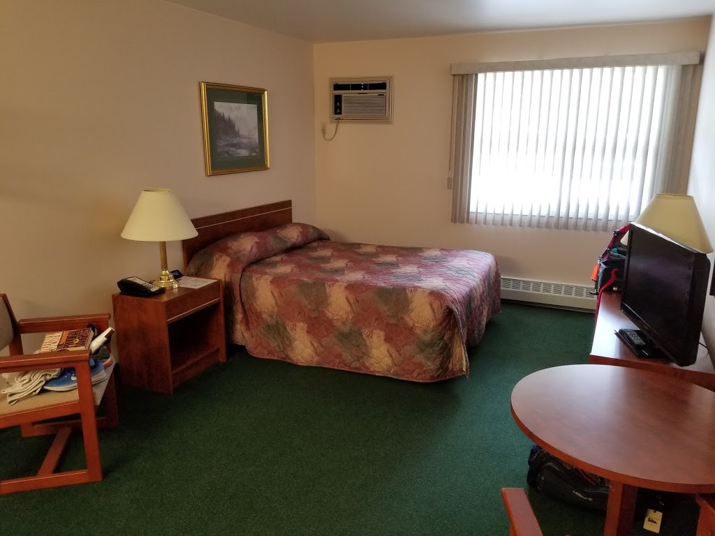 Autumnwood Motel and RV Resort | 19150 Gimli Park Rd, Gimli, MB R0C 1B0, Canada | Phone: (204) 642-8835