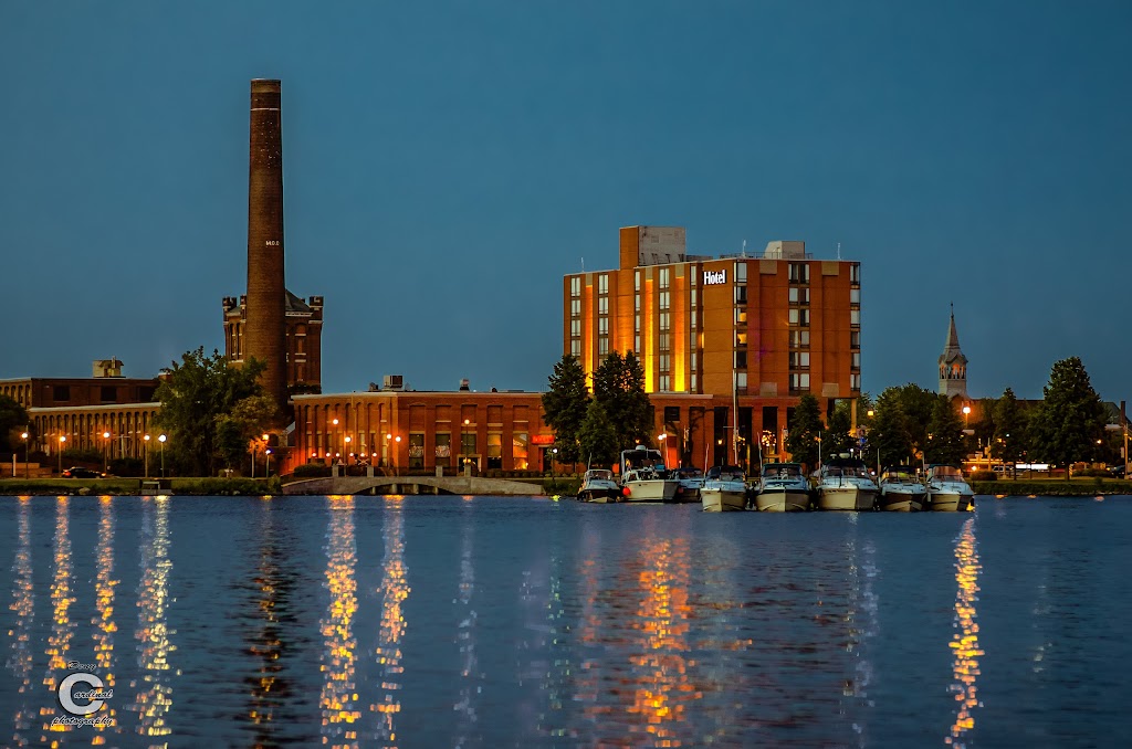 Hôtel Plaza Valleyfield | 40 Av du Centenaire, Salaberry-de-Valleyfield, QC J6S 3L6, Canada | Phone: (450) 373-1990