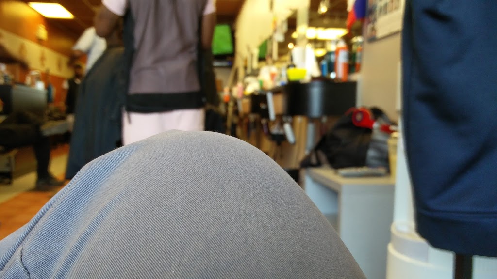 Fades International Hair Salon | 1800 Bank St, Ottawa, ON K1V 0W3, Canada | Phone: (613) 737-3633