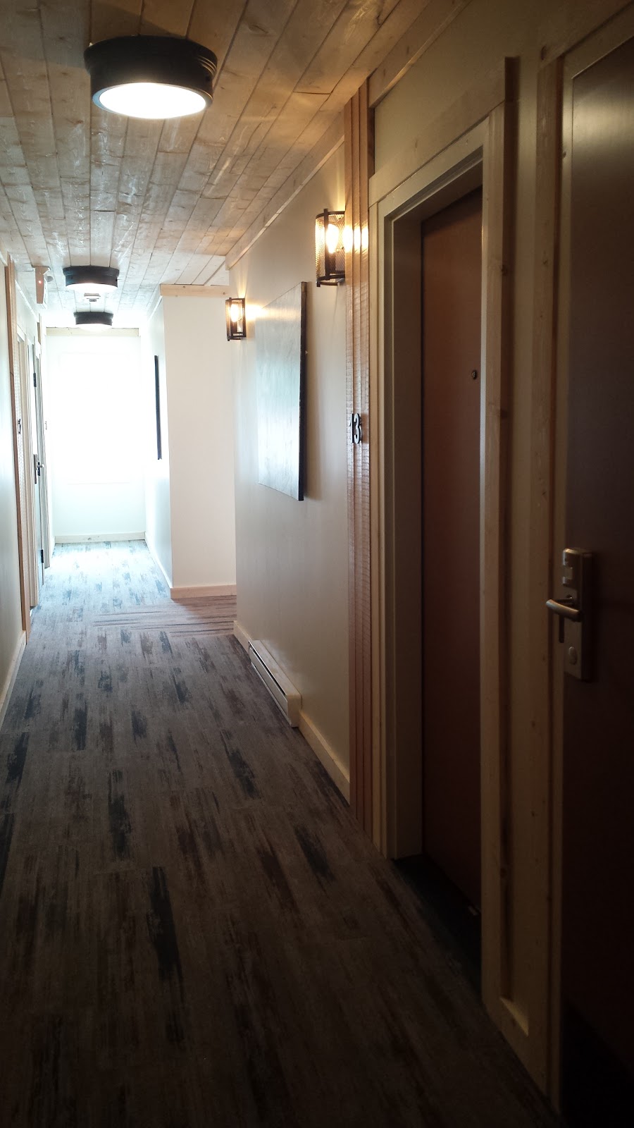 Riverside Inn | 56 N Shore Dr, Lake Cowichan, BC V0R 2G0, Canada | Phone: (250) 749-6373